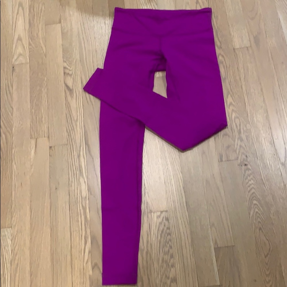 Fuscia lululemon yoga pant, low/mid rise